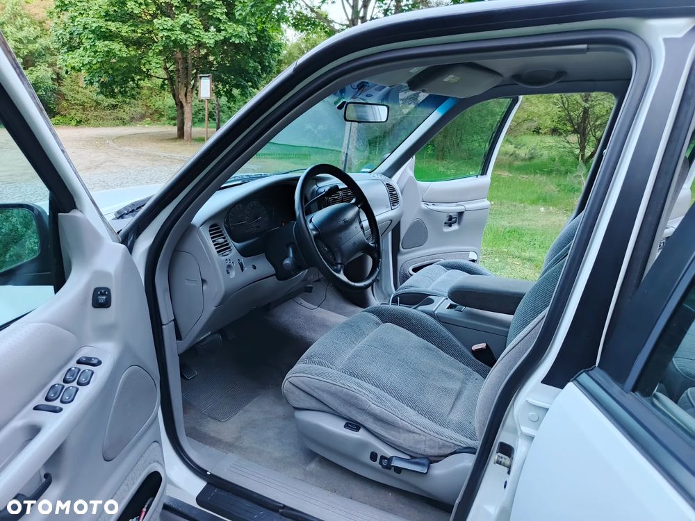 Ford Explorer - 15
