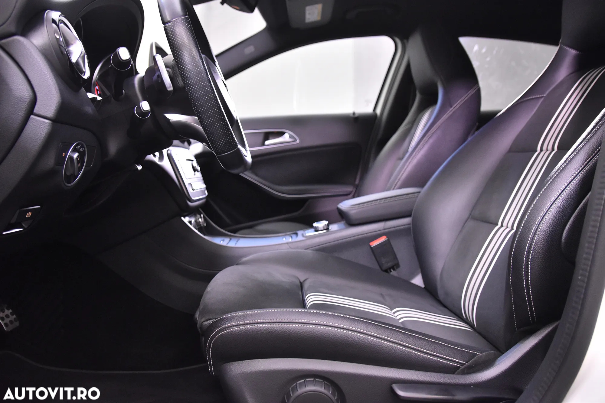Mercedes-Benz GLA - 23