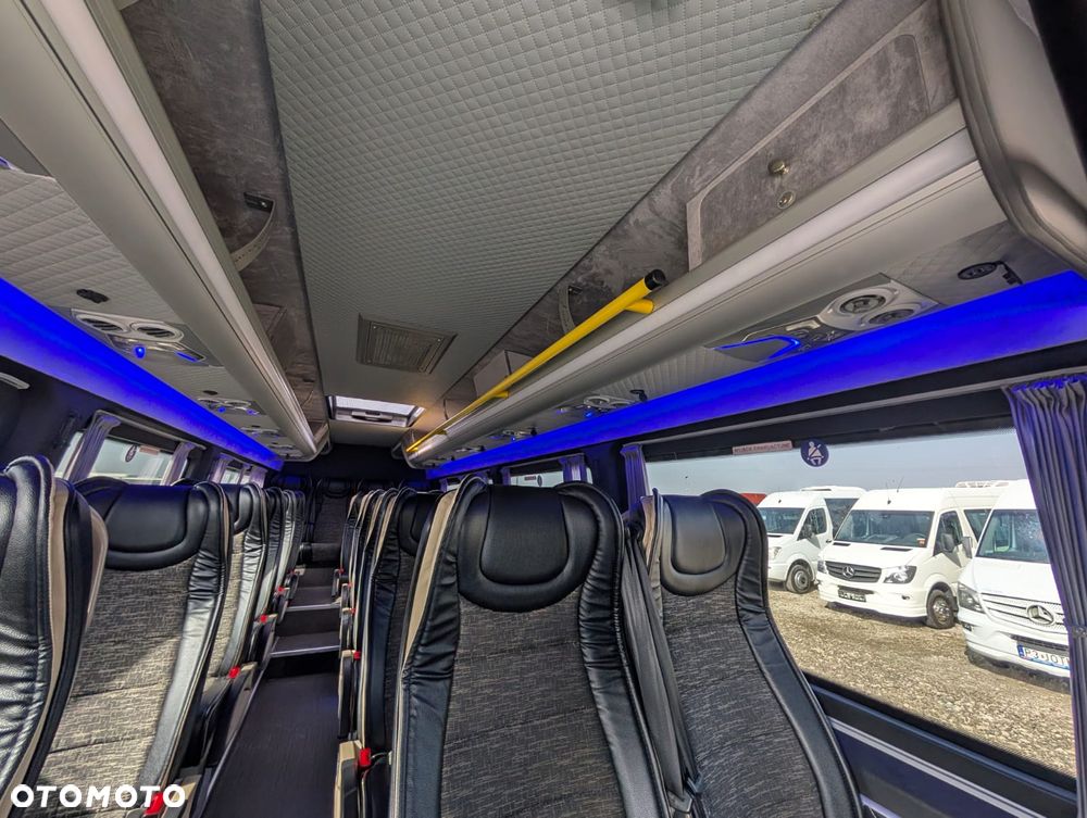 Mercedes-Benz Sprinter 517 - 19