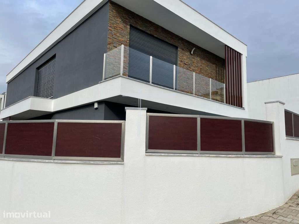 Moradia isolada T4, arquitetura contemporânea com piscina - Quinta ... - Grande imagem: 2/45