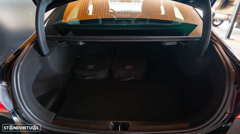 Mercedes-Benz A 250 Limousine e AMG Line - 9