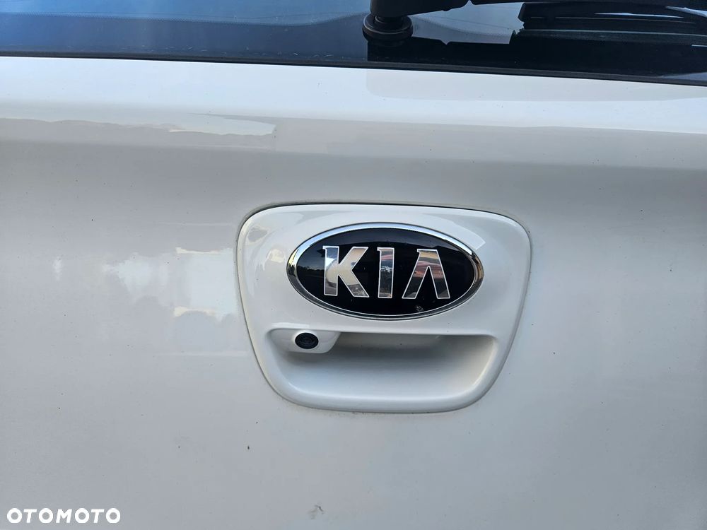 Kia Rio 1.4 L - 8