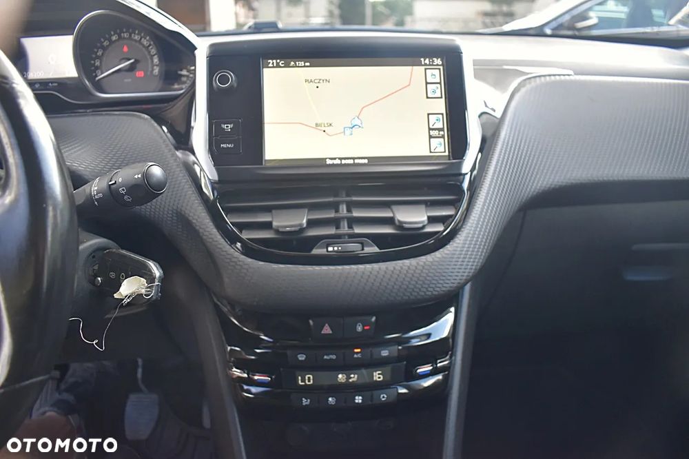 Peugeot 2008 1.6 e-HDi Allure S&S - 31