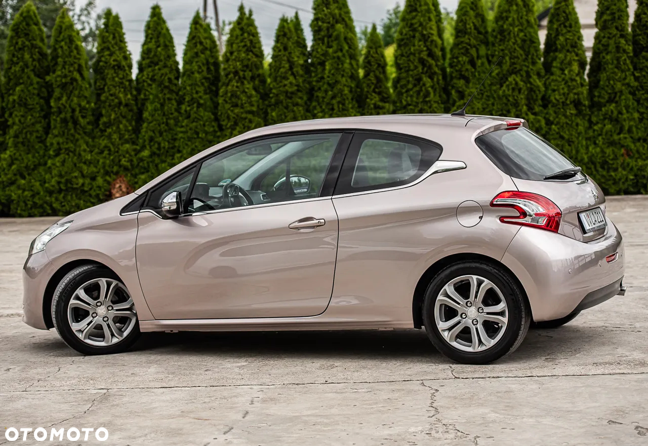 Peugeot 208 - 10
