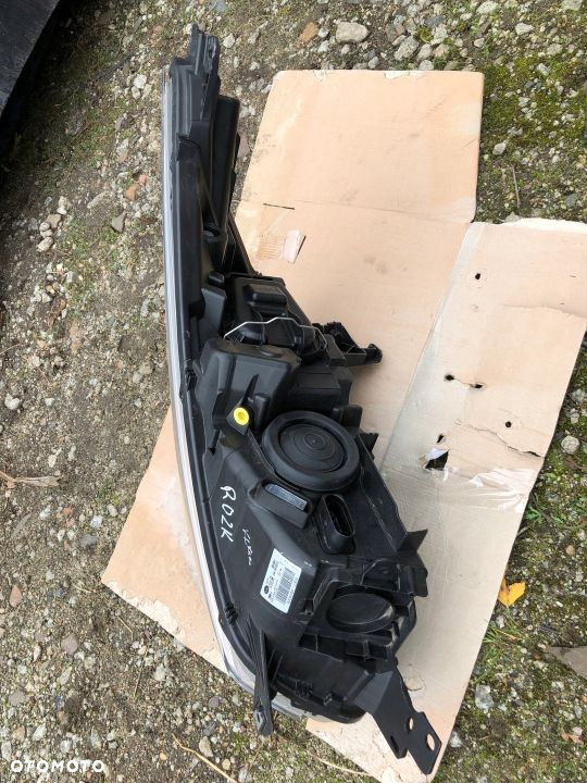 FORD KUGA II LAMPA PRAWAWY PRZÓD - 2