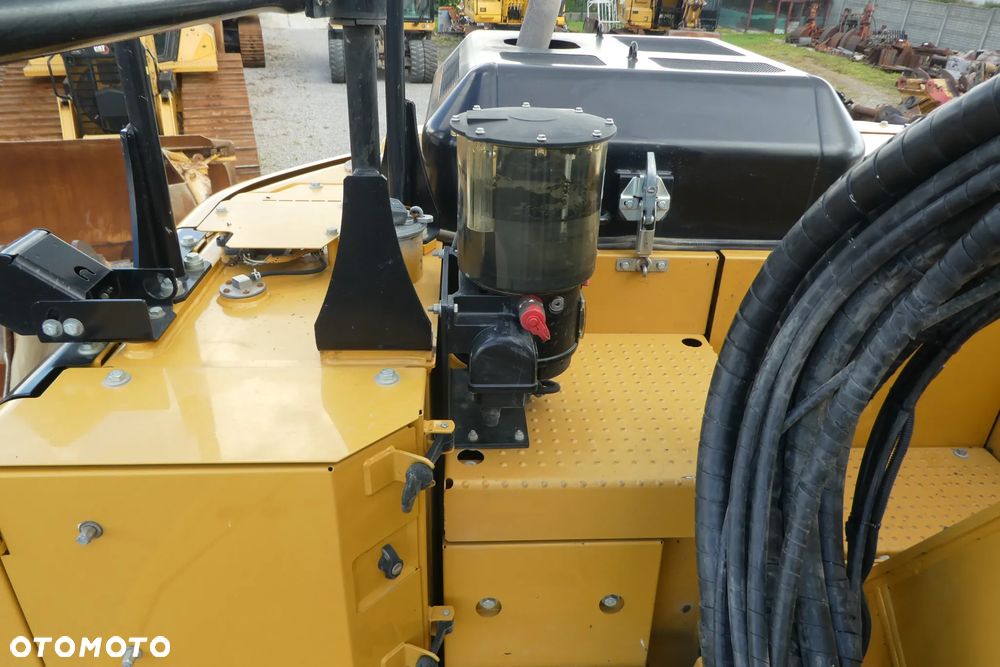 Caterpillar 325FL - 23