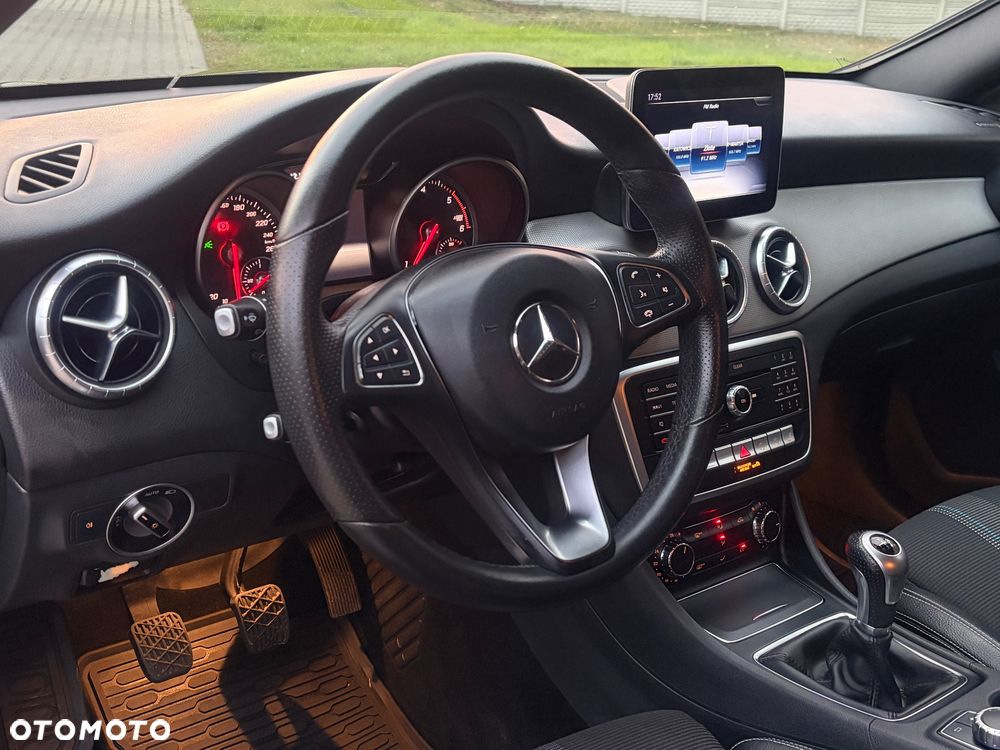 Mercedes-Benz CLA 200 d Urban - 11