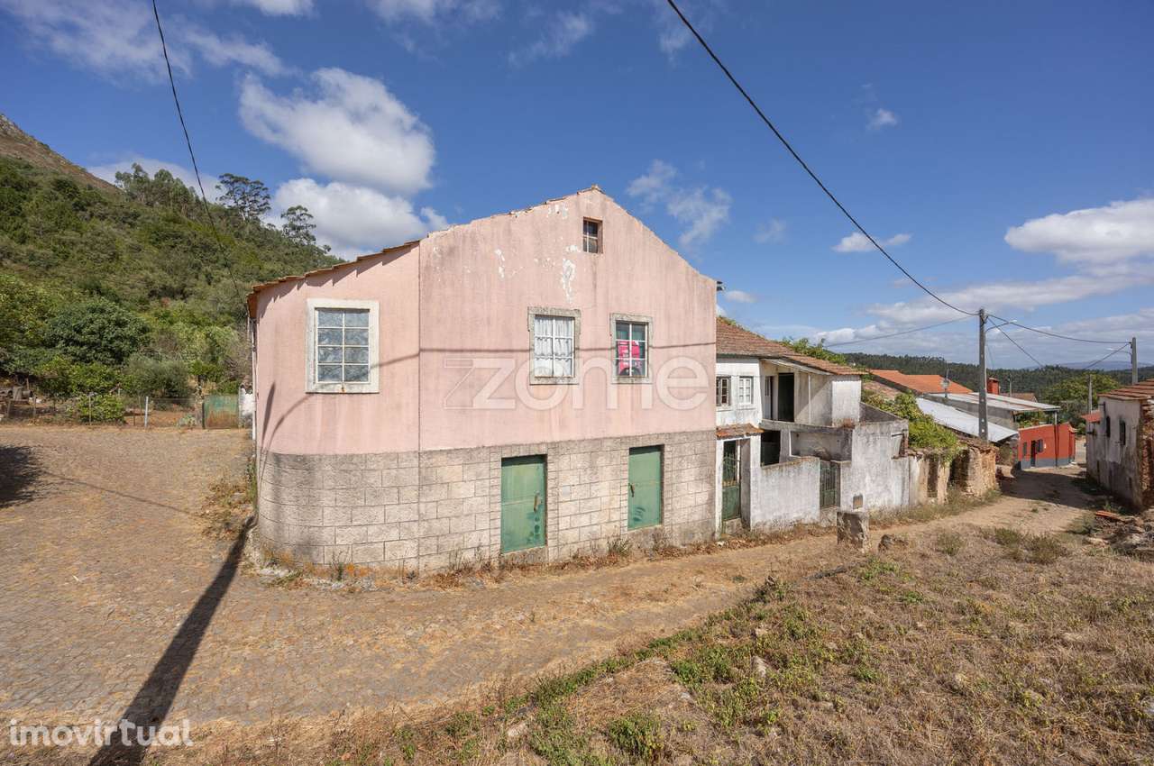 Moradia T2+2 | Garagem | Alvaiázere | Ao abrigo do Simplex - Grande imagem: 2/38