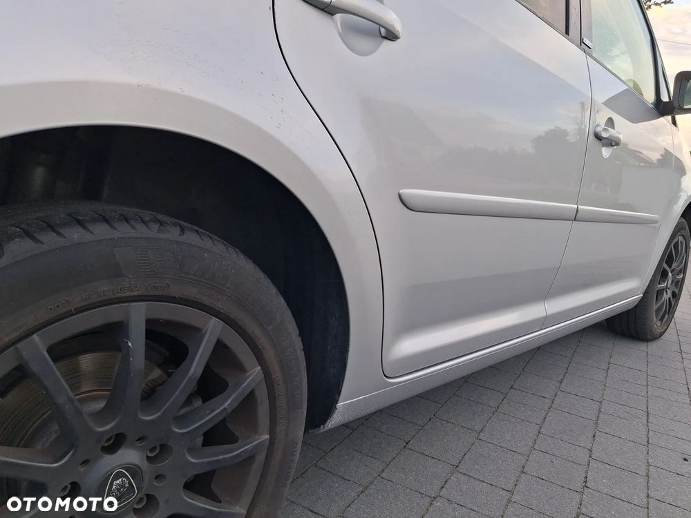 Volkswagen Touran 1.2 TSI STYLE - 19