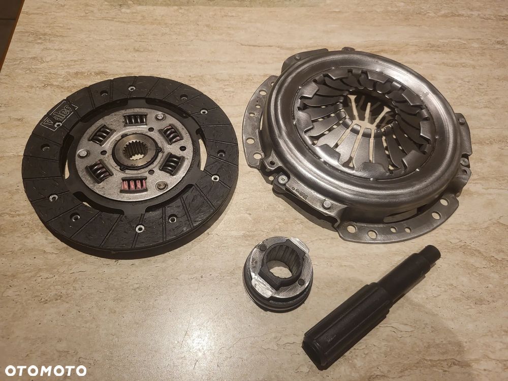 Zestaw sprzęgła z łożyskiem wyciskowym  sprzęgło 200mm LADA 1200-1500, 1200-1600, NADESCHDA, NIVA, NOVA, TOSCANA 1.2-1.9D 01.70- - 2