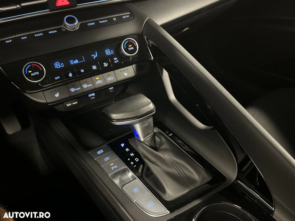 Hyundai Elantra - 29