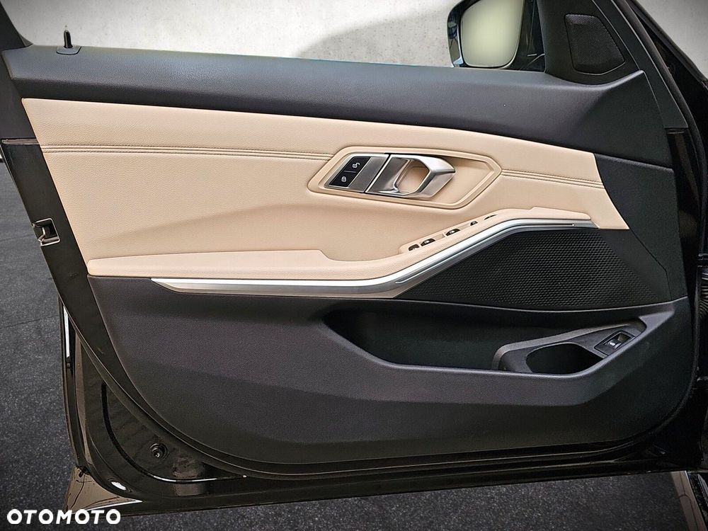 BMW Seria 3 320d xDrive Sport Line - 29