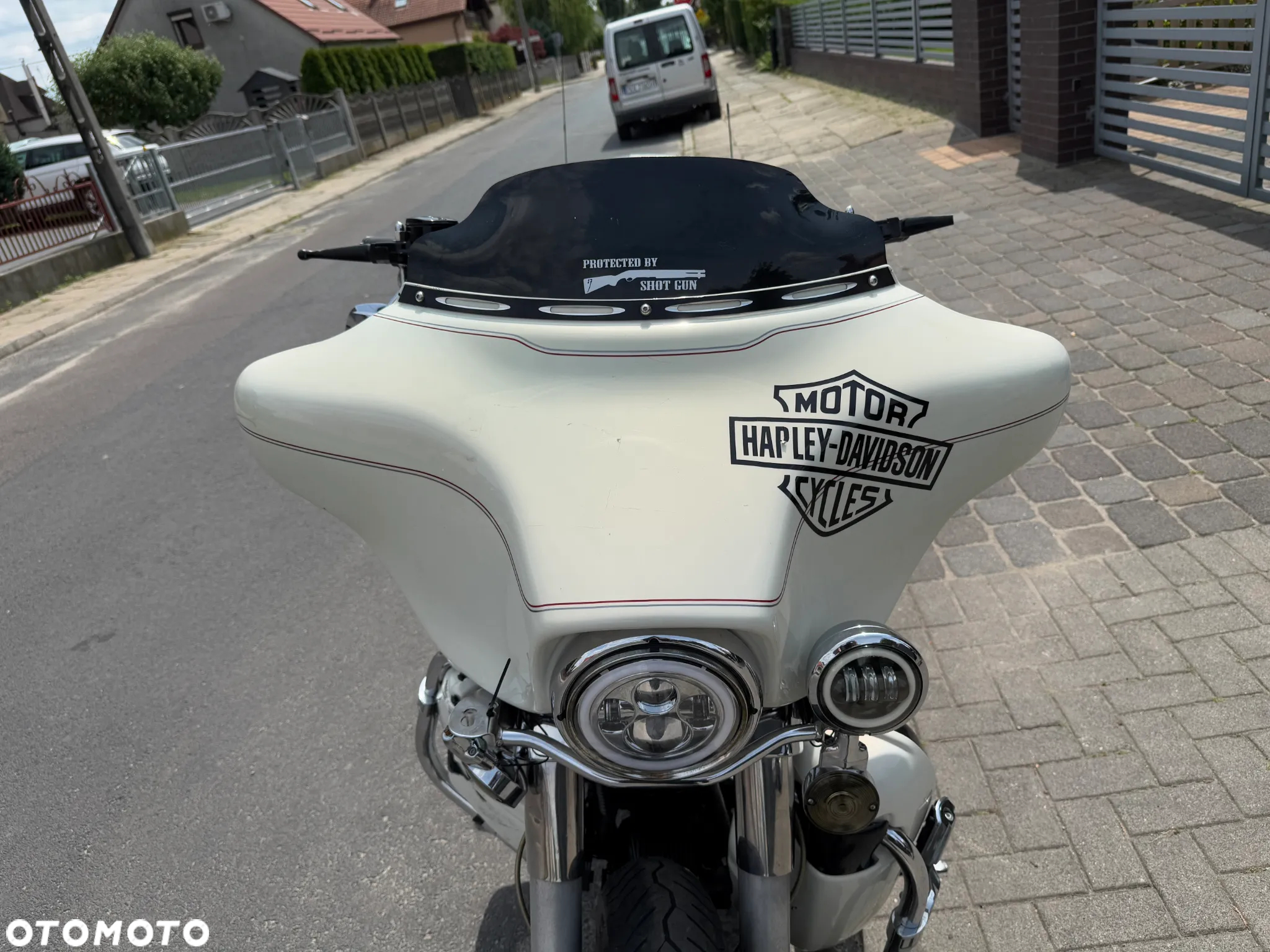 Harley-Davidson FLH Electra Glide - 18