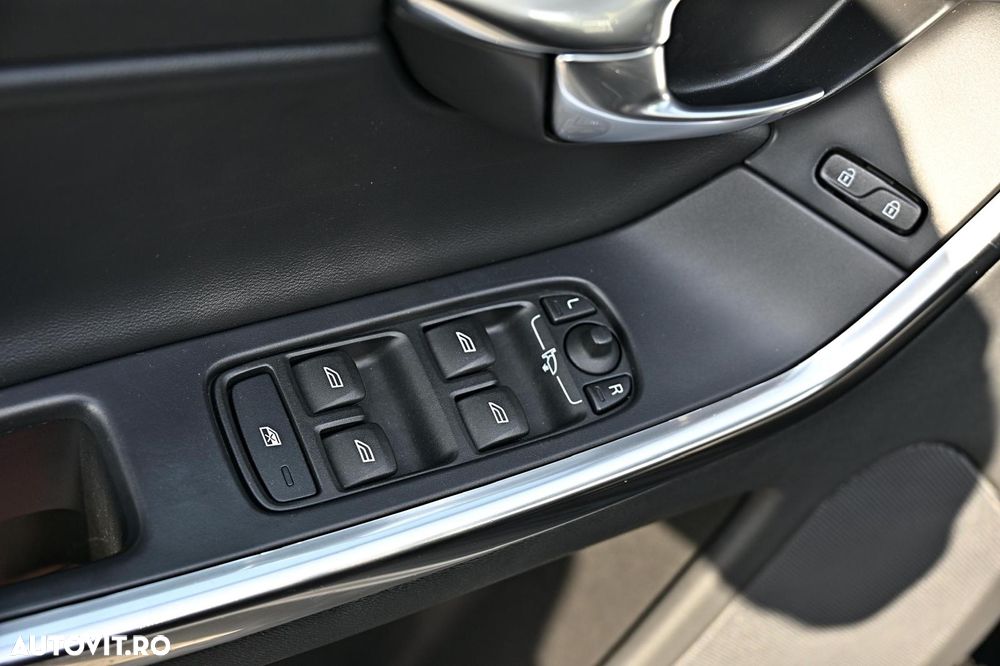 Volvo XC 60 D5 AWD Aut. RDesign - 10