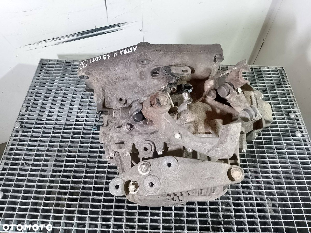 SKRZYNIA BIEGÓW MANUALNA OPEL ASTRA H M32  55192042 1.9 CDTI - 2