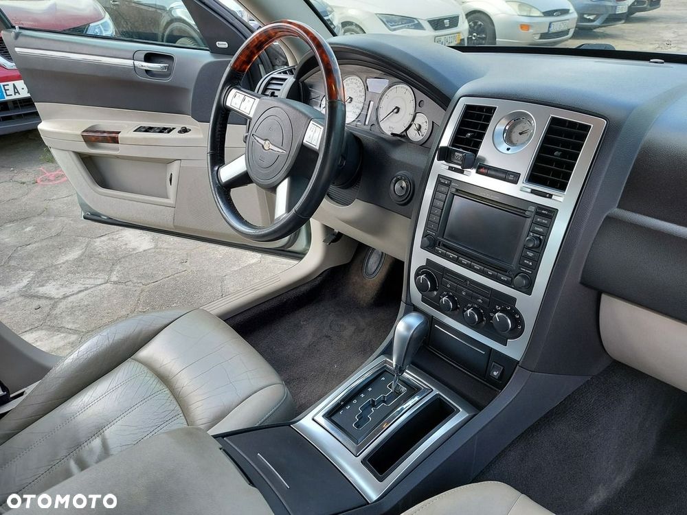Chrysler 300C - 16