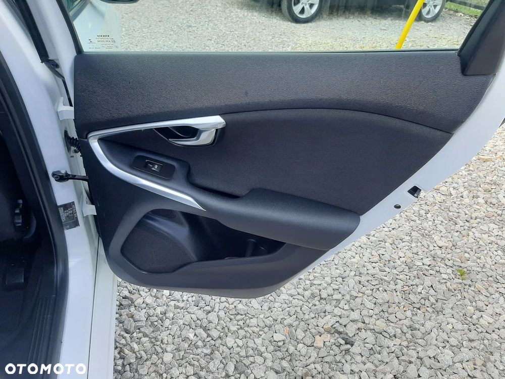 Volvo V40 D2 Momentum - 27