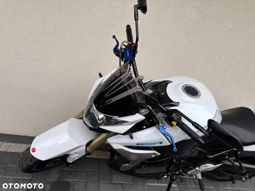 Suzuki GSR - 5
