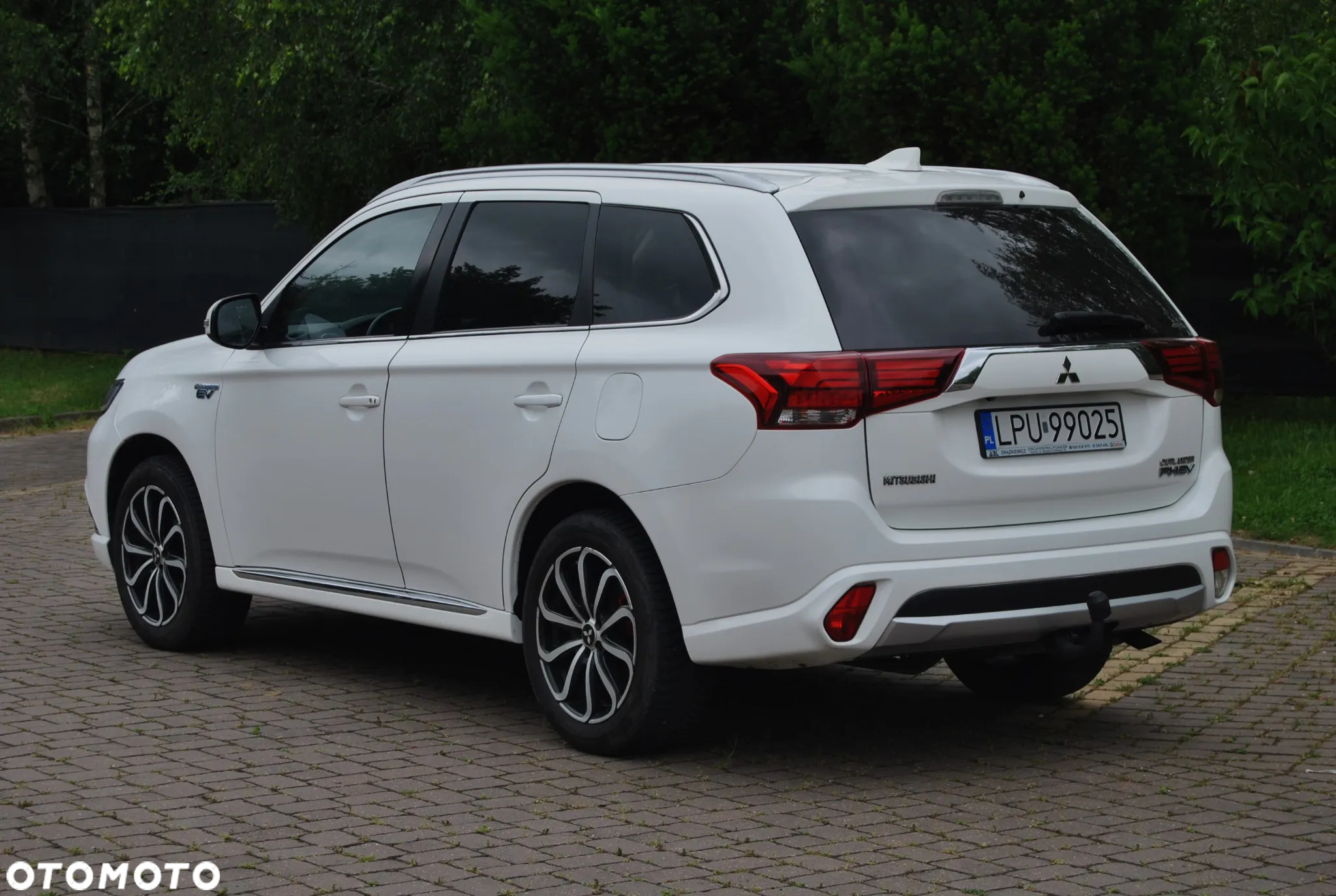 Mitsubishi Outlander 2.0 4WD Plug-In Hybrid Top - 4