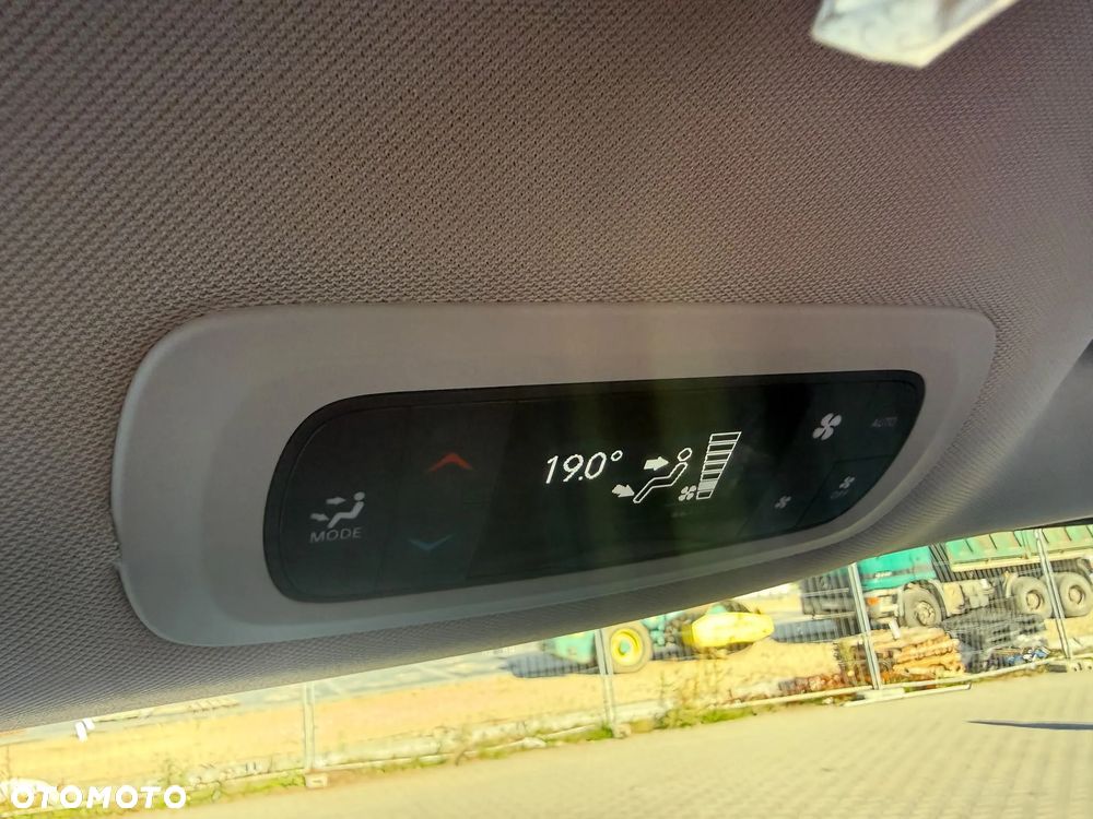 Chrysler Pacifica - 32