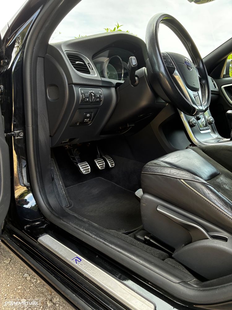 Volvo V60 2.0 D4 R-Design - 15