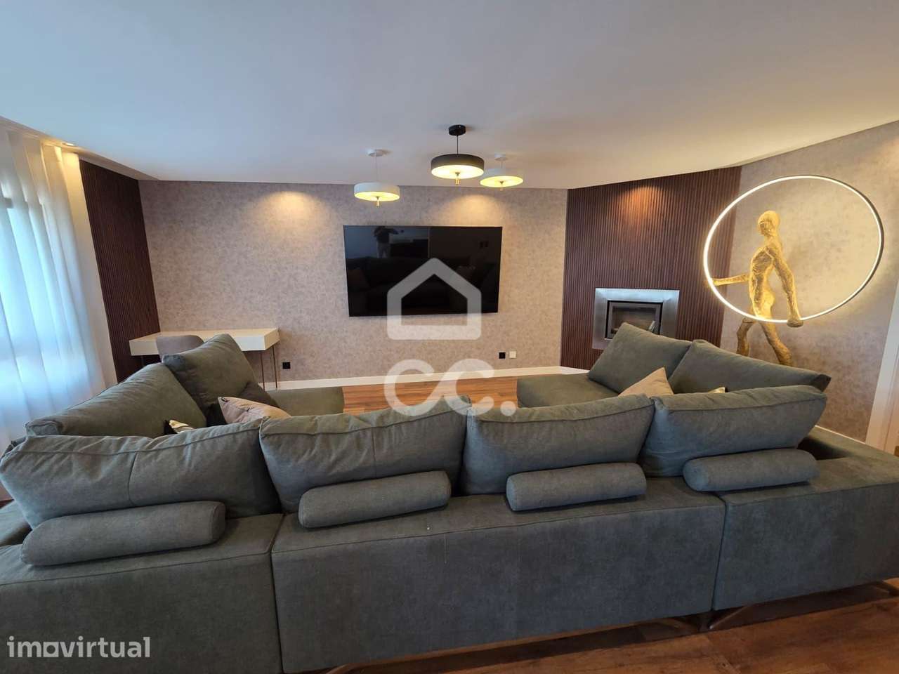 Apartamento T1 na Venda do Pinheiro com Garagem, Elevador e AC - Grande imagem: 2/34