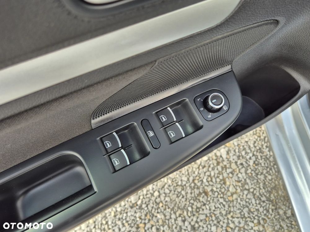 Volkswagen Golf 2.0 TDI DPF Highline - 24