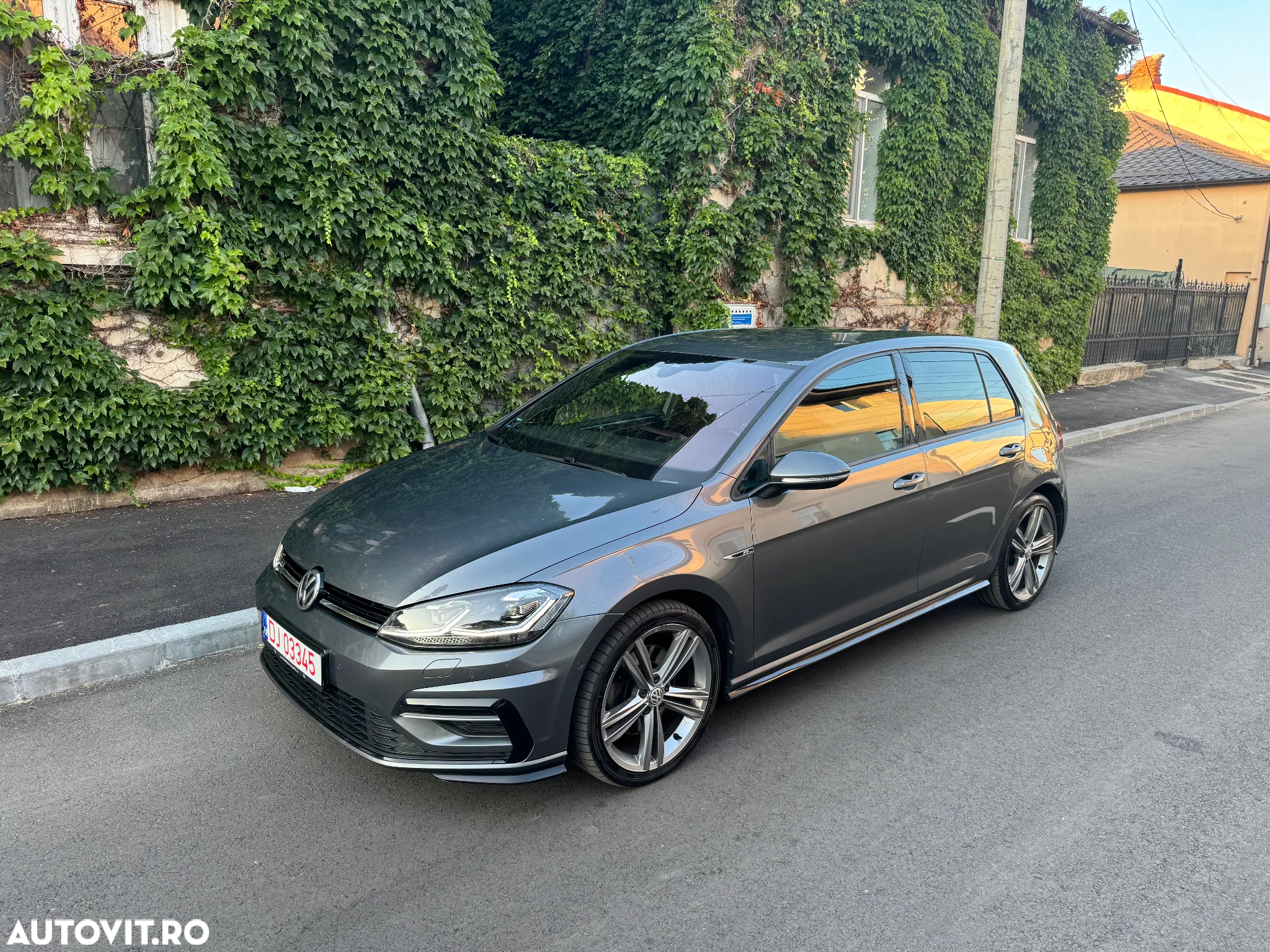Volkswagen Golf 1.5 eTSI ACT DSG MHEV R-Line - 2