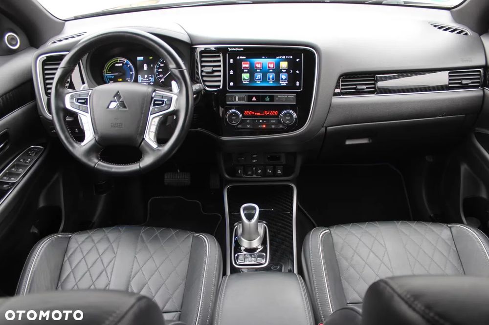 Mitsubishi Outlander 2.4 4WD Diamant+ - 4