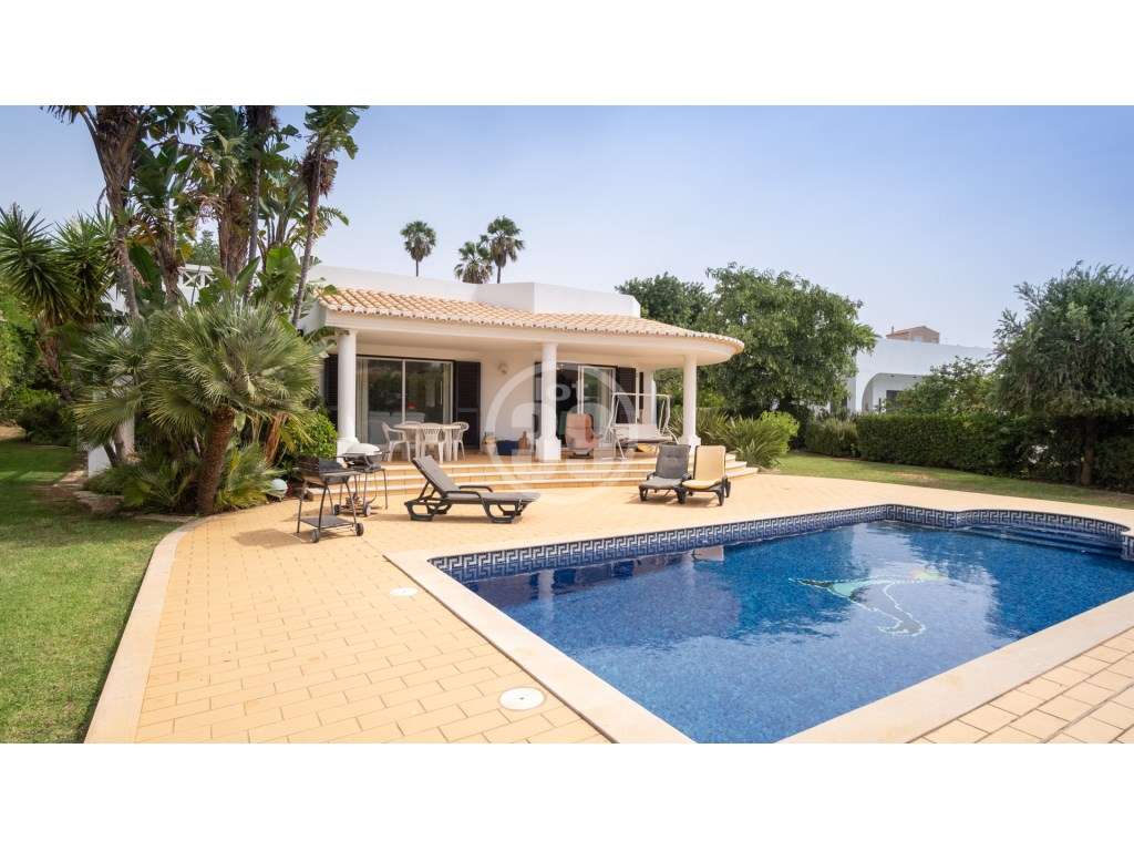 Excelente moradia com 4 quartos, garagem, piscina e jardins. - Grande imagem: 2/40