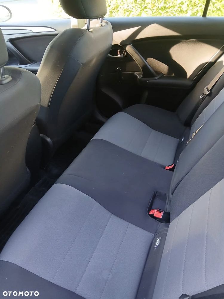 Toyota Avensis 1.6 Active - 3
