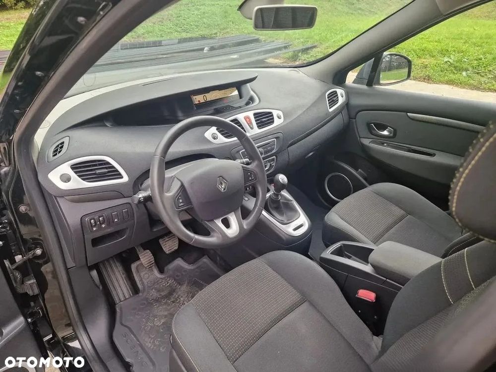 Renault Grand Scenic Gr 1.4 16V TCE Bose Edition - 11
