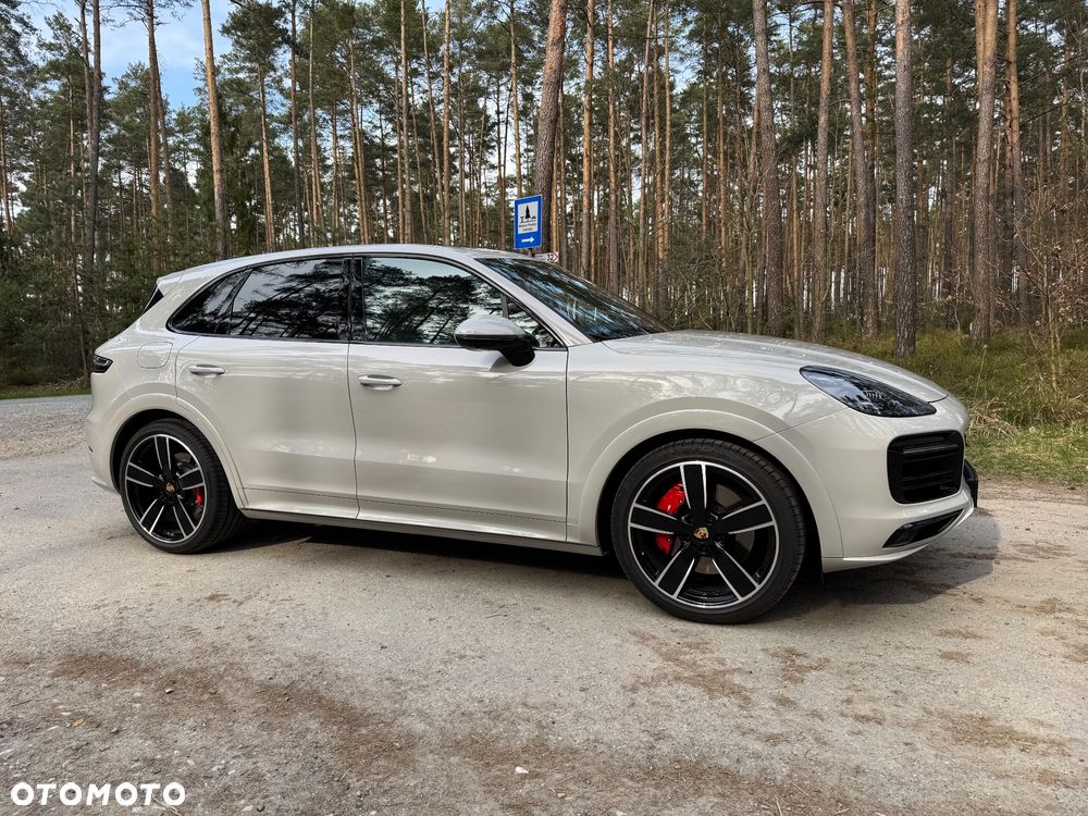 Porsche Cayenne - 1