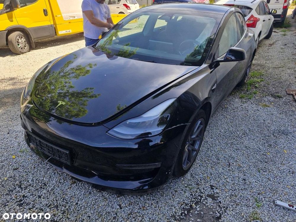 Tesla Model 3 - 1