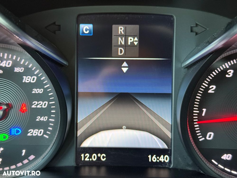 Mercedes-Benz GLC Coupe 250 4Matic 9G-TRONIC AMG Line - 36