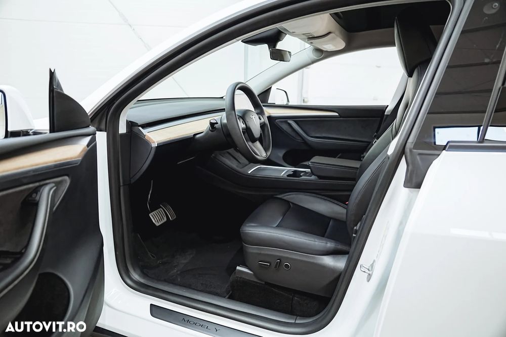 Tesla Model Y - 25
