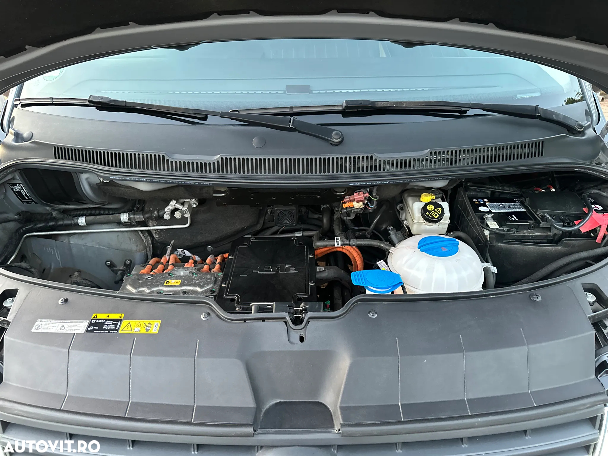 Volkswagen Caravelle - 20