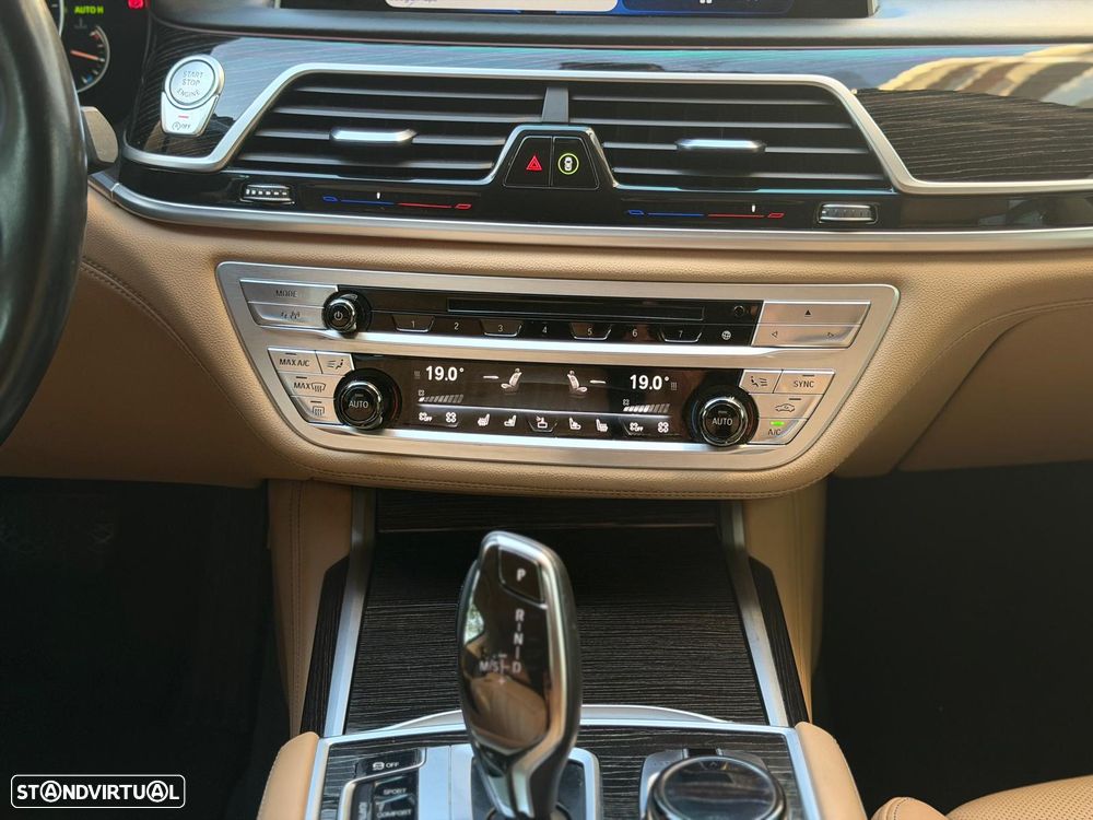 BMW 750 d xDrive Pack M - 43