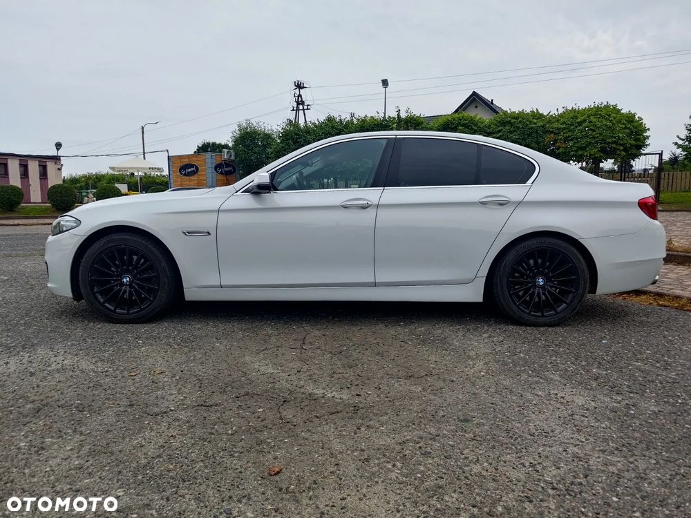 BMW Seria 5 528i - 2