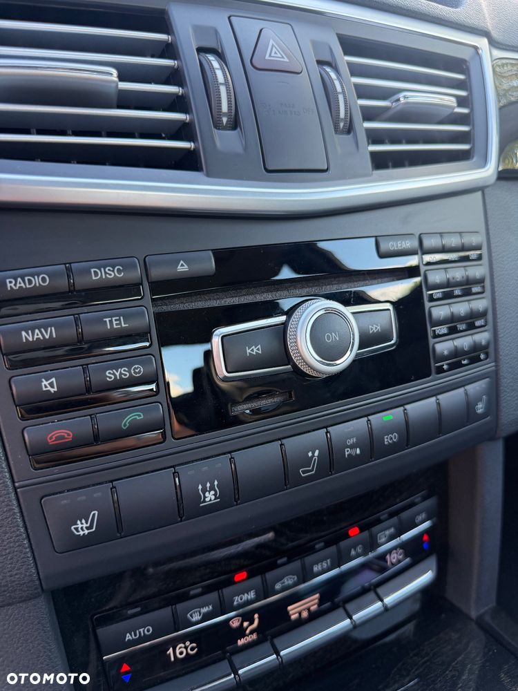 Mercedes-Benz Klasa E 300 CDI DPF BlueEFFICIENCY 7G-TRONIC Avantgarde - 30