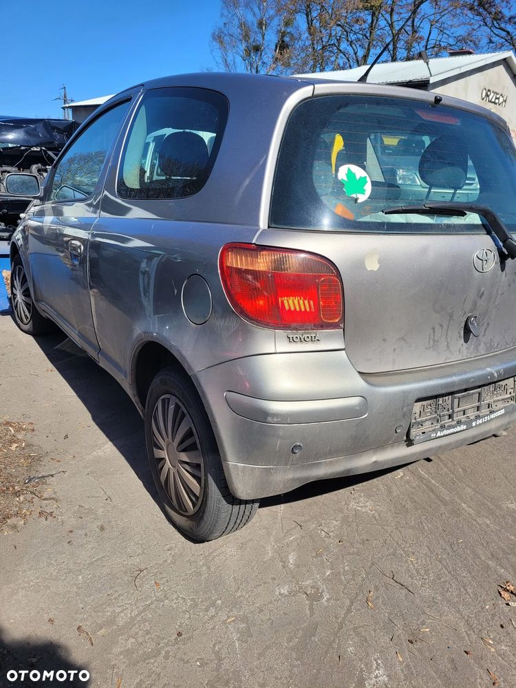 Części- Toyota yaris  Pojemność: 998 Moc: 48 kW  Rok: 2004  Benzyna - 3