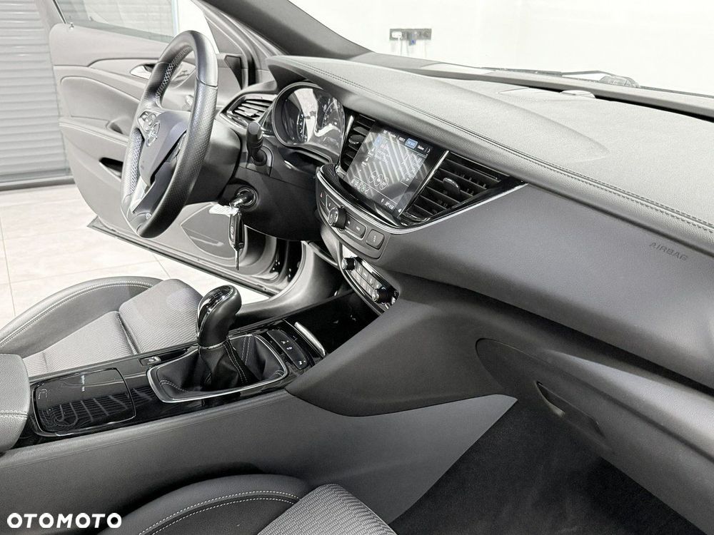 Opel Insignia - 22