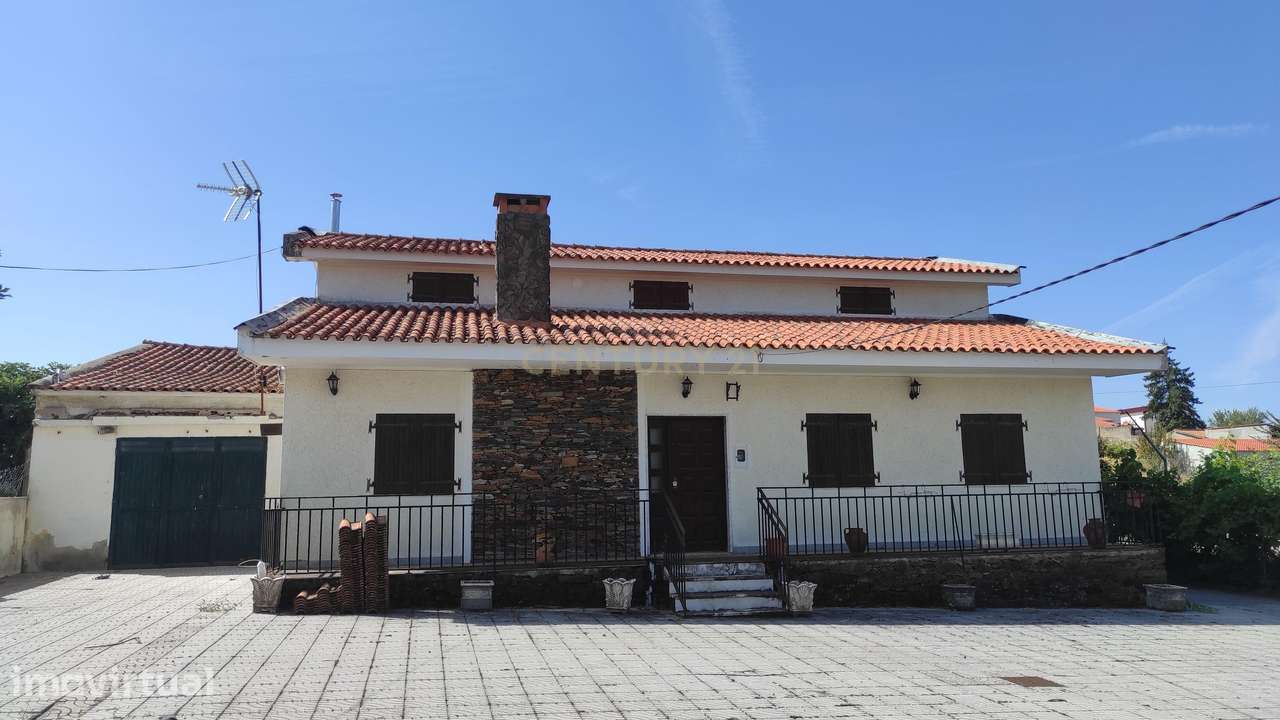 Casa T8 em Vimioso com Vista Campestre e Jardim Privado - Grande imagem: 2/11
