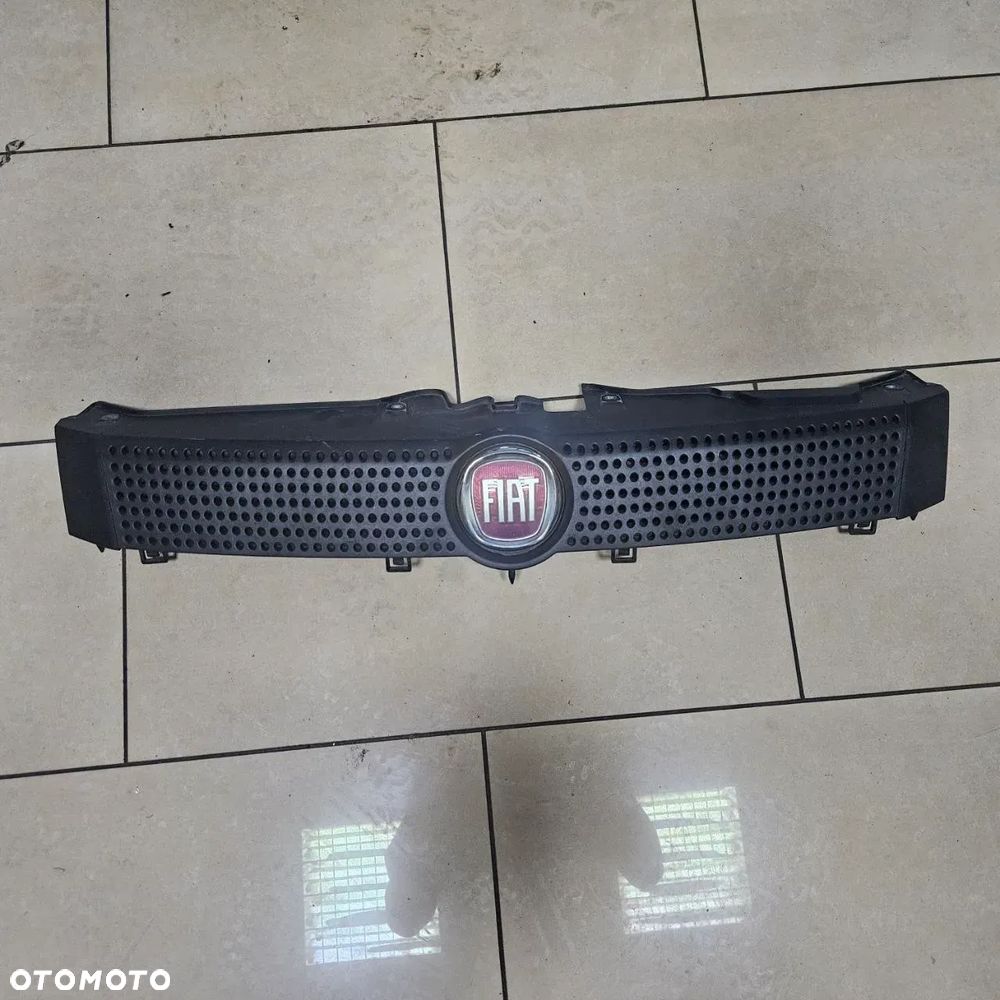 Maskownica / Grill / Atrapa górna chłodnicy / Fiat Panda / 735314236 - 1