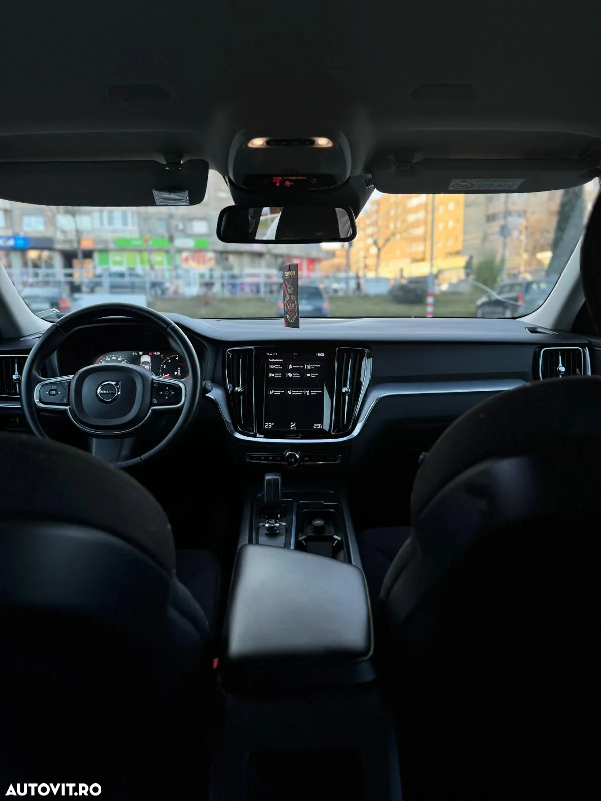 Volvo V60 B3 B DKG Momentum - 21