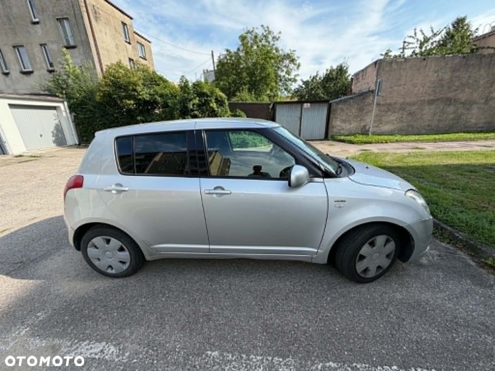 Suzuki Swift 1.3 DDiS 16v GLX - 3