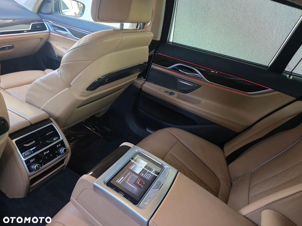 BMW Seria 7 750d xDrive sport - 9