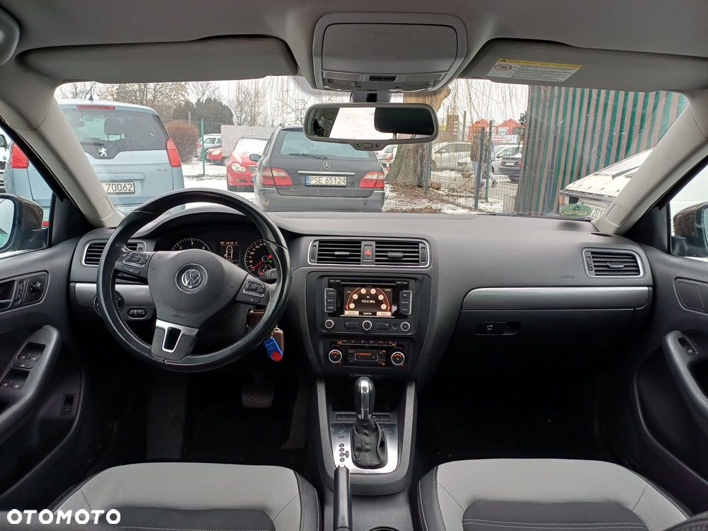 Volkswagen Jetta - 13