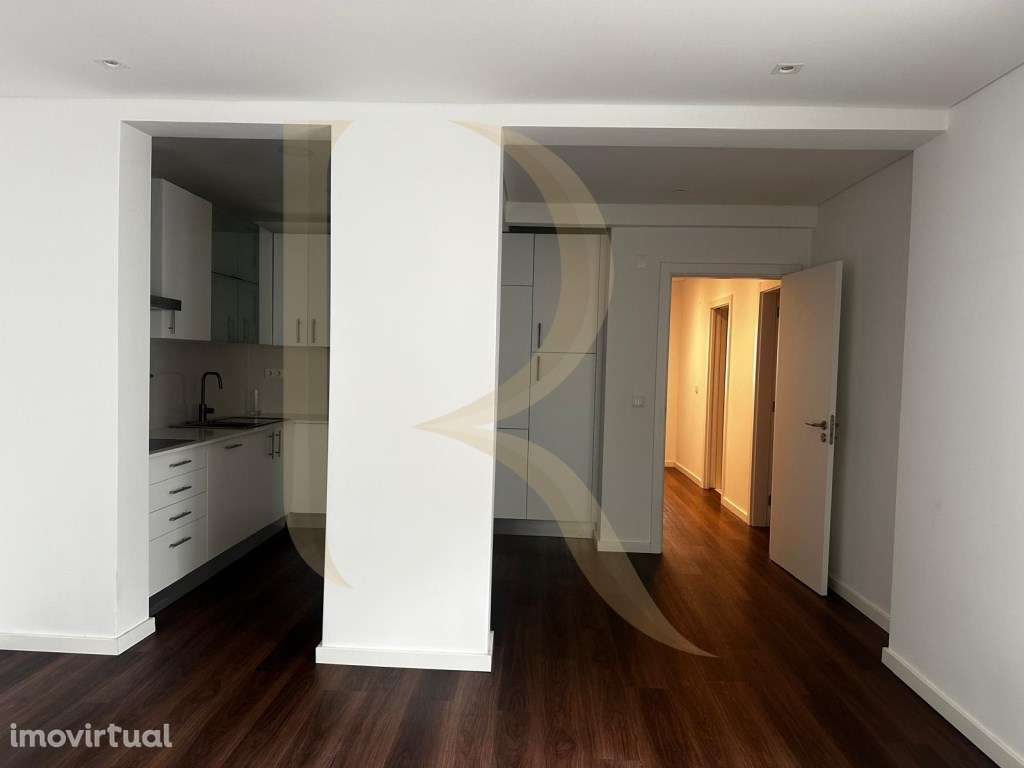 Apartamento T2 remodelado com terraço no centro de Almada - Grande imagem: 5/20