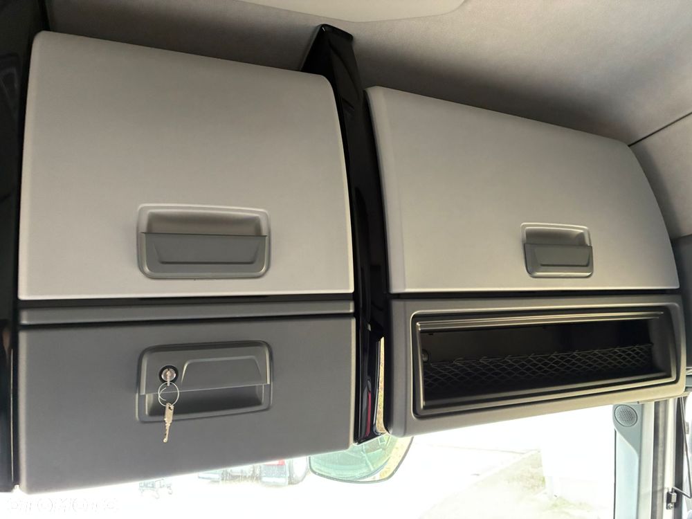 Renault T480 Sleeper Cab - 11